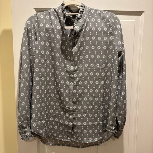 LOT of 2-Ann Taylor Floral‎ Ruffle Blouses Grey/ Blue Size M - Picture 2 of 10